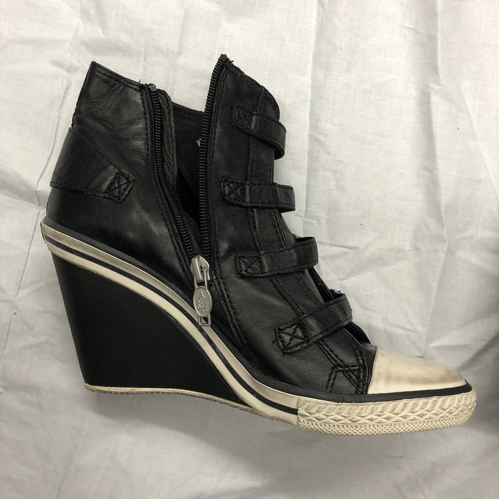 Wedge sneakers